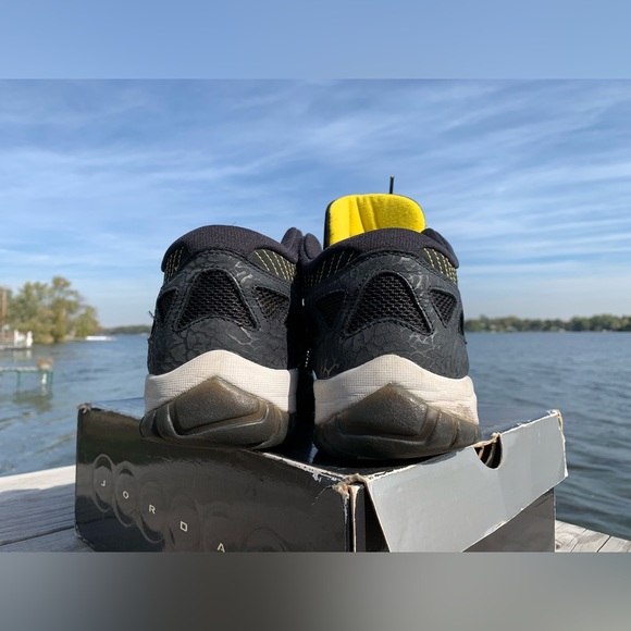 Nike Air Jordan 11 Low IE "Zest" - Picture 5 of 8